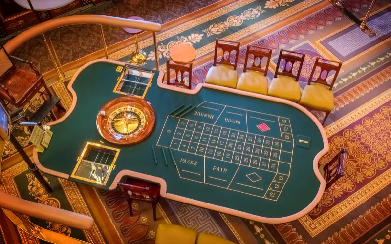 Stoly s francúzskou ruletou v kasíne Monte-Carlo