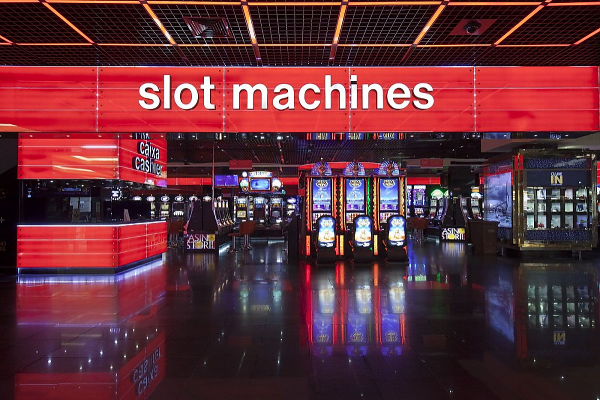 Výherné automaty v jednom z najväčších kasín Európy, v kasíne Estoril